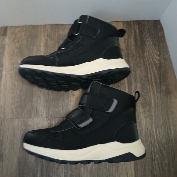 Kids Black and Gray Winter Boots - Picture 8 of 10